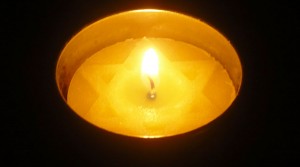 Yom_Hashoah_candle