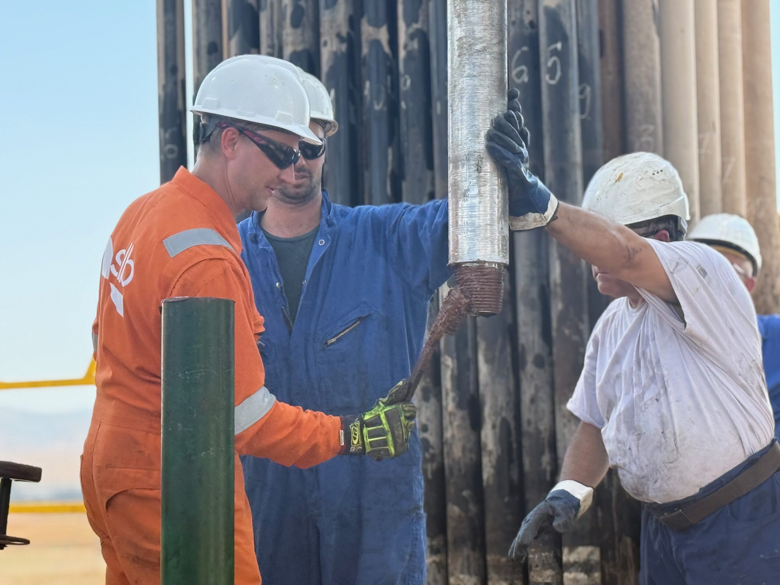 MJ-02 crew collaborating during rig operations